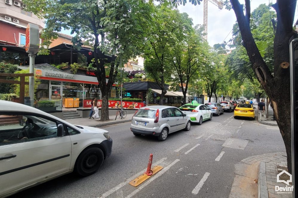 Tirane Qera Dyqan Dyqan me qira ne zonen e Bllokut zyre dyqan