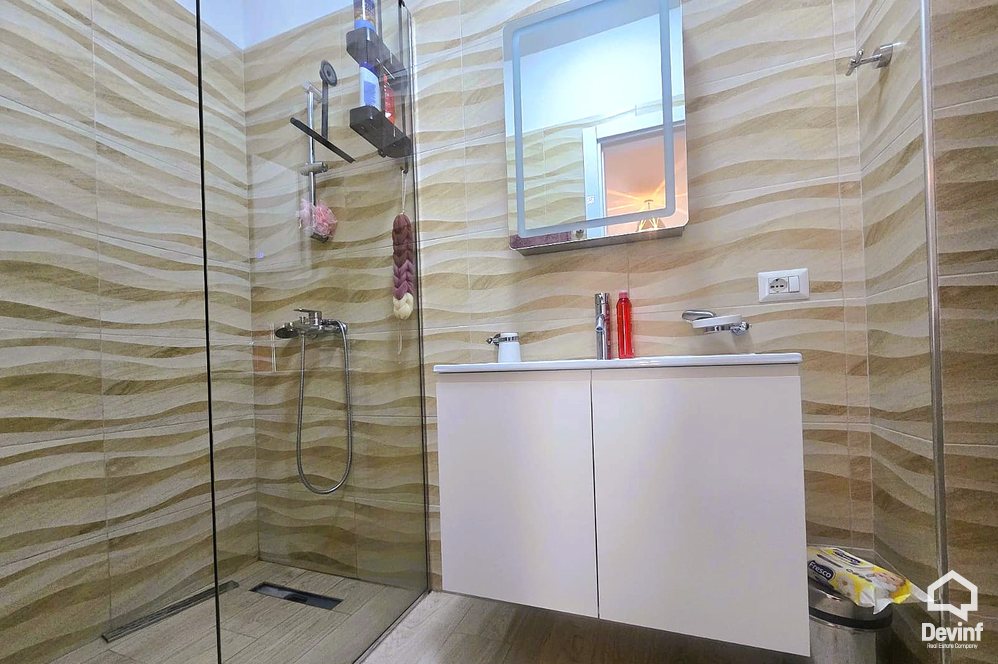 Tirane Qera Apartament 2+1 Apartament tek Kompleksi Grand Gallery, zona e Yzberishtit apartament