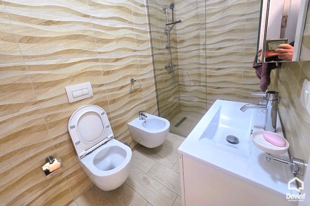 Tirane Qera Apartament 2+1 Apartament tek Kompleksi Grand Gallery, zona e Yzberishtit apartament