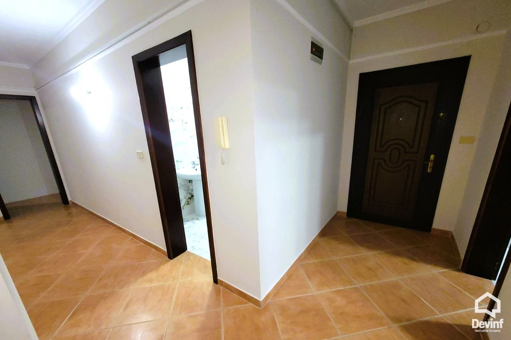 Tirane Qera Zyre Me shume se 4 dhoma Zyra ne zonen e Bllokut zyre klinike dentare show room zyre avokati