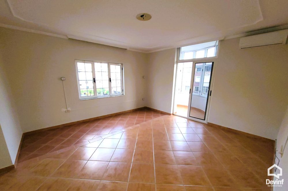 Tirane Qera Zyre Me shume se 4 dhoma Zyra ne zonen e Bllokut zyre klinike dentare show room zyre avokati