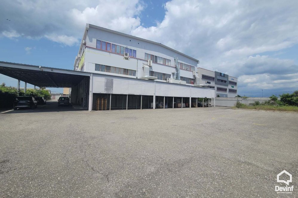 Tirane Qera Magazine  Objekt industrial prodhimi ne Autostraden Tirane-Vore magazine ndertese multifunksionale prodhim