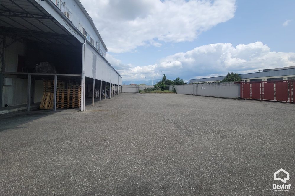Tirane Qera Magazine  Objekt industrial prodhimi ne Autostraden Tirane-Vore magazine ndertese multifunksionale prodhim