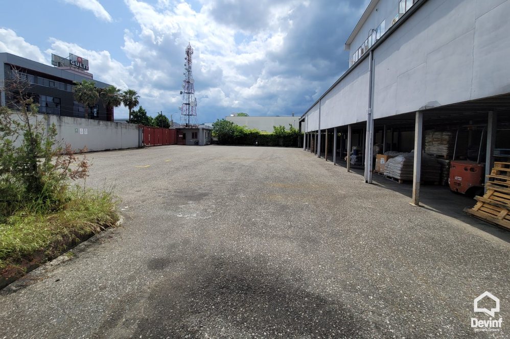 Tirane Qera Magazine  Objekt industrial prodhimi ne Autostraden Tirane-Vore magazine ndertese multifunksionale prodhim