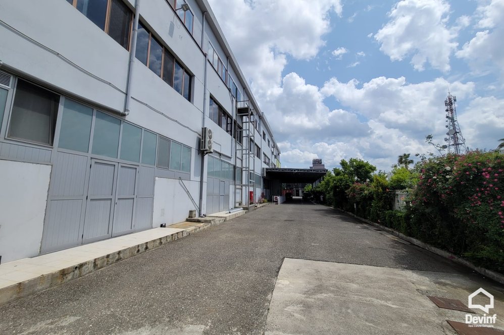 Tirane Qera Magazine  Objekt industrial prodhimi ne Autostraden Tirane-Vore magazine ndertese multifunksionale prodhim