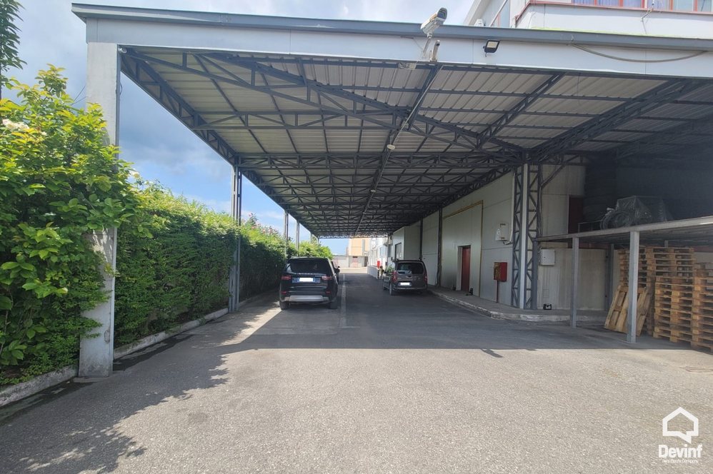 Tirane Qera Magazine  Objekt industrial prodhimi ne Autostraden Tirane-Vore magazine ndertese multifunksionale prodhim