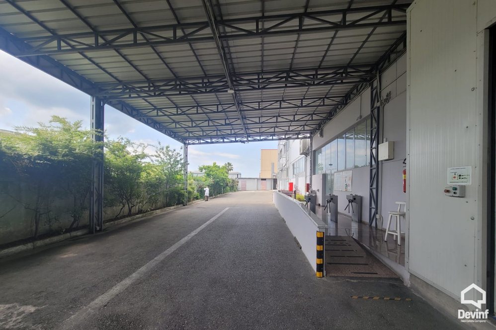 Tirane Qera Magazine  Objekt industrial prodhimi ne Autostraden Tirane-Vore magazine ndertese multifunksionale prodhim