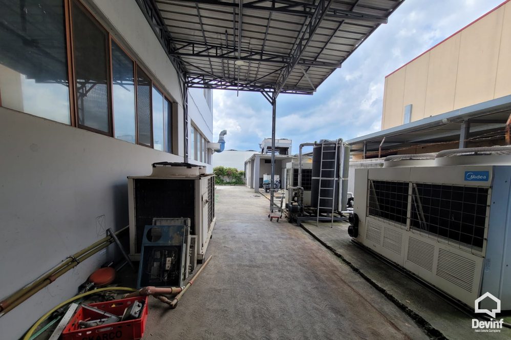 Tirane Qera Magazine  Objekt industrial prodhimi ne Autostraden Tirane-Vore magazine ndertese multifunksionale prodhim