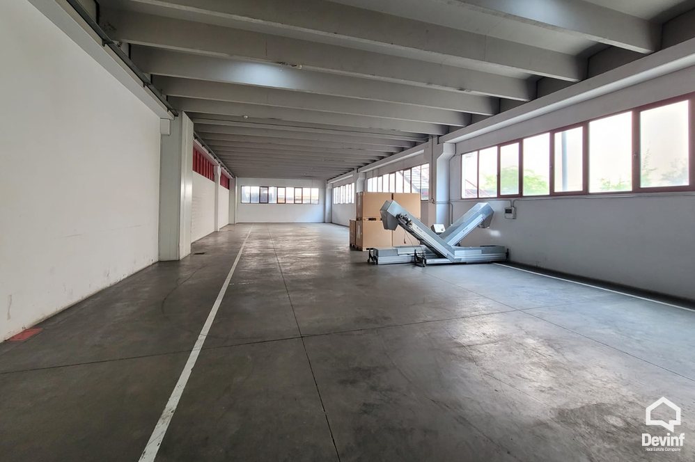 Tirane Qera Magazine  Objekt industrial prodhimi ne Autostraden Tirane-Vore magazine ndertese multifunksionale prodhim