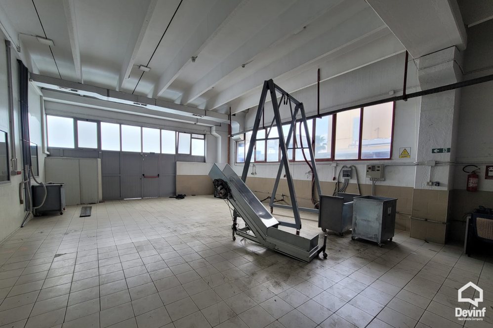 Tirane Qera Magazine  Objekt industrial prodhimi ne Autostraden Tirane-Vore magazine ndertese multifunksionale prodhim