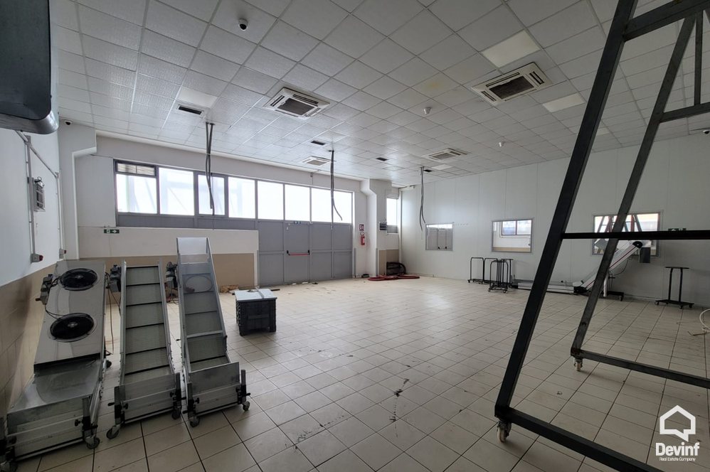 Tirane Qera Magazine  Objekt industrial prodhimi ne Autostraden Tirane-Vore magazine ndertese multifunksionale prodhim