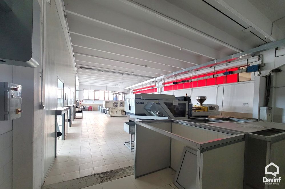 Tirane Qera Magazine  Objekt industrial prodhimi ne Autostraden Tirane-Vore magazine ndertese multifunksionale prodhim