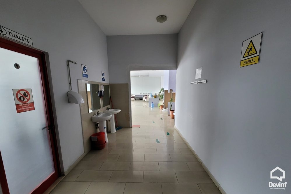 Tirane Qera Magazine  Objekt industrial prodhimi ne Autostraden Tirane-Vore magazine ndertese multifunksionale prodhim