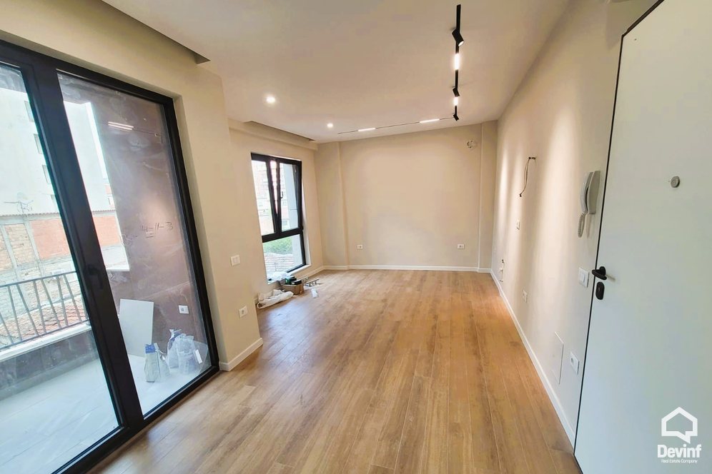 Tirane Qera Apartament 2+1 Pallat prane Rrugen Myslym Shyri apartament zyre