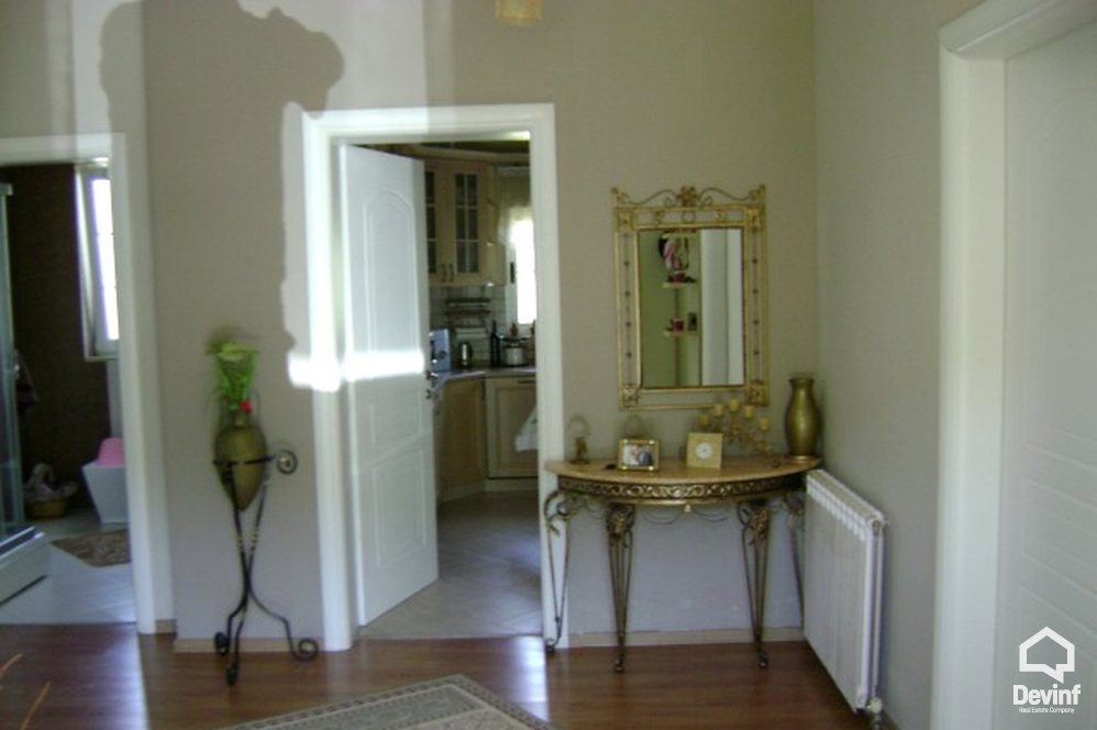 Tirane Shitje Vile Me shume se 4 dhoma Kjo vile rezidenciale ndodhet ne Rr. Elbasanit vile