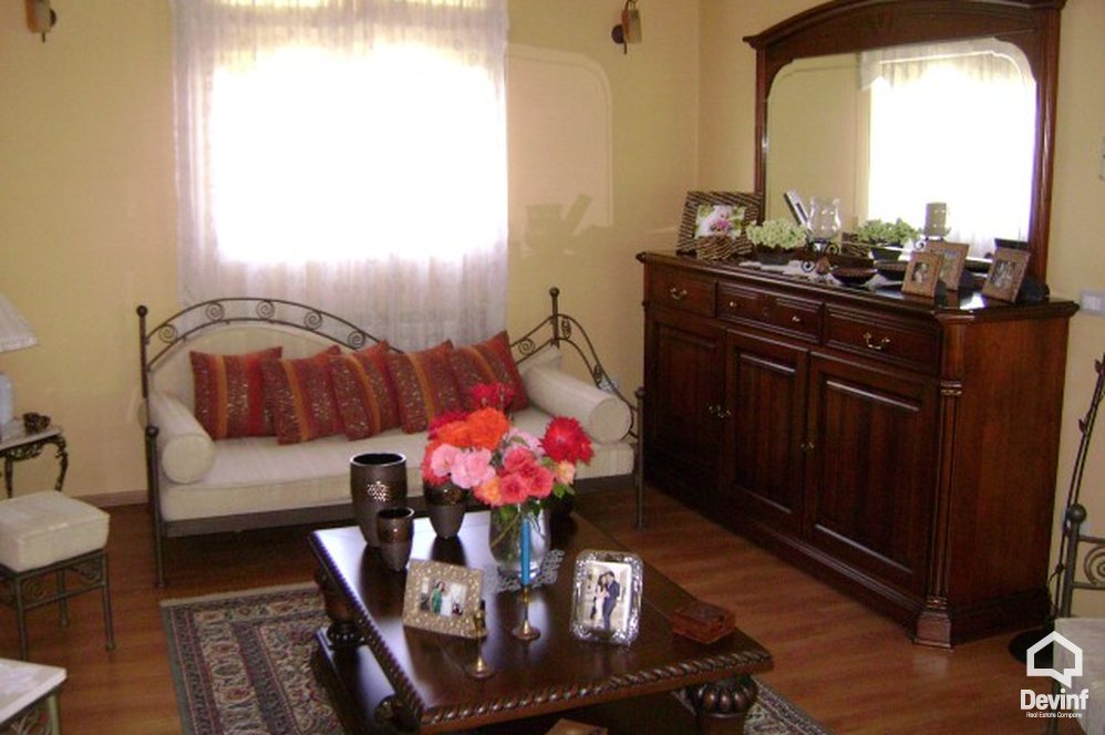 Tirane Shitje Vile Me shume se 4 dhoma Kjo vile rezidenciale ndodhet ne Rr. Elbasanit vile