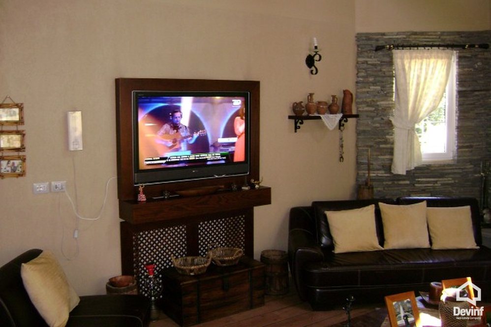 Tirane Shitje Vile Me shume se 4 dhoma Kjo vile rezidenciale ndodhet ne Rr. Elbasanit vile