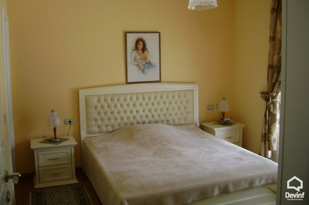 Tirane Shitje Vile Me shume se 4 dhoma Kjo vile rezidenciale ndodhet ne Rr. Elbasanit vile