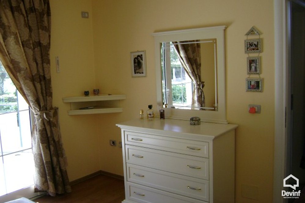 Tirane Shitje Vile Me shume se 4 dhoma Kjo vile rezidenciale ndodhet ne Rr. Elbasanit vile