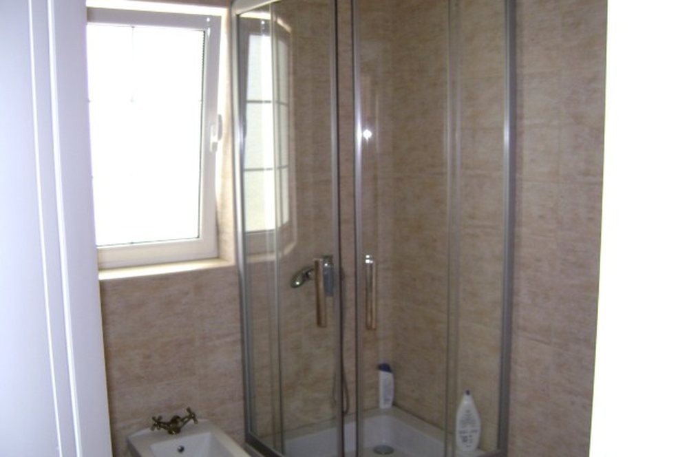 Tirane Shitje Vile Me shume se 4 dhoma Kjo vile rezidenciale ndodhet ne Rr. Elbasanit vile