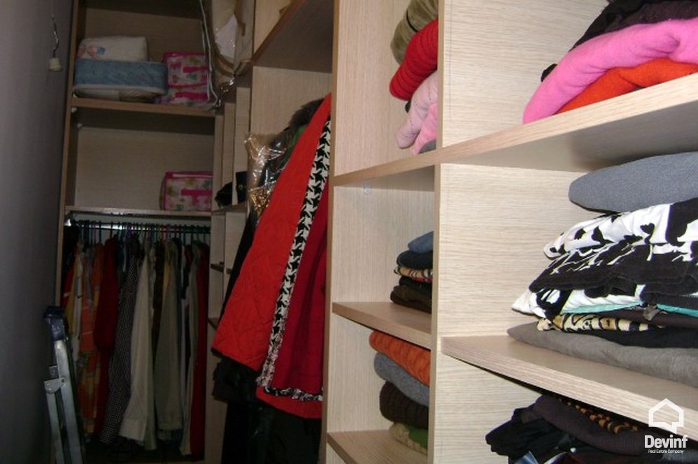 Tirane Shitje Vile Me shume se 4 dhoma Kjo vile rezidenciale ndodhet ne Rr. Elbasanit vile