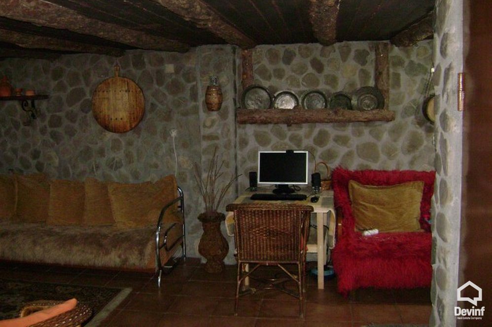 Tirane Shitje Vile Me shume se 4 dhoma Kjo vile rezidenciale ndodhet ne Rr. Elbasanit vile