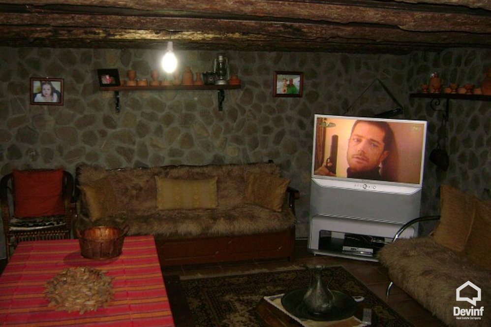 Tirane Shitje Vile Me shume se 4 dhoma Kjo vile rezidenciale ndodhet ne Rr. Elbasanit vile