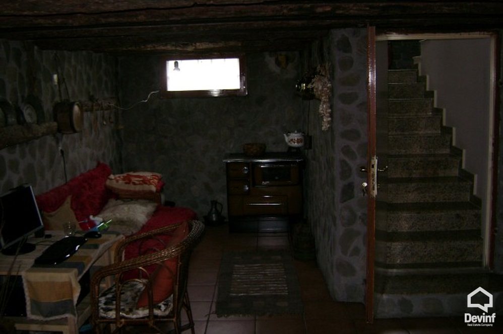 Tirane Shitje Vile Me shume se 4 dhoma Kjo vile rezidenciale ndodhet ne Rr. Elbasanit vile