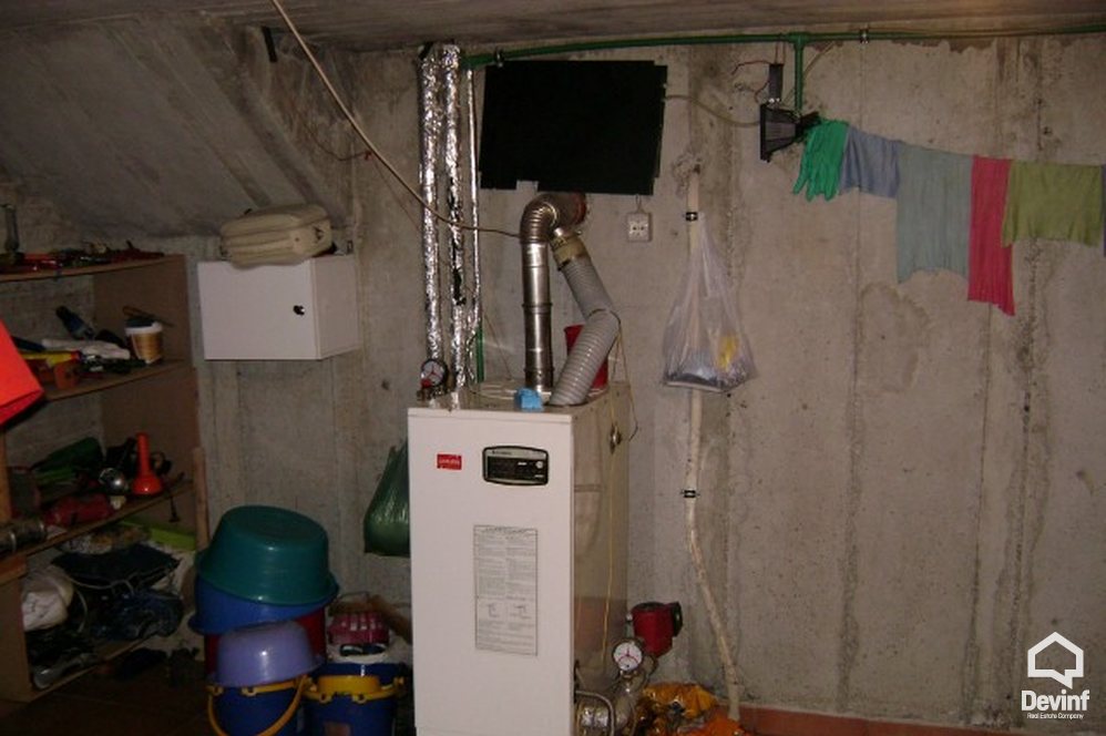 Tirane Shitje Vile Me shume se 4 dhoma Kjo vile rezidenciale ndodhet ne Rr. Elbasanit vile