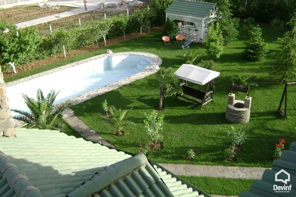 Tirane Shitje Vile Me shume se 4 dhoma Kjo vile rezidenciale ndodhet ne Rr. Elbasanit vile