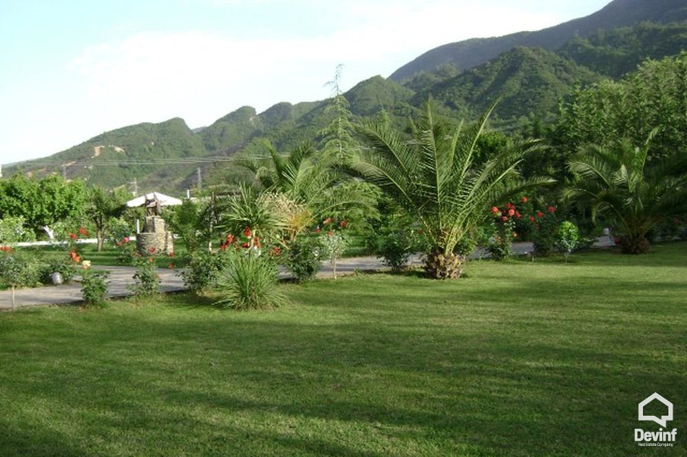 Tirane Shitje Vile Me shume se 4 dhoma Kjo vile rezidenciale ndodhet ne Rr. Elbasanit vile