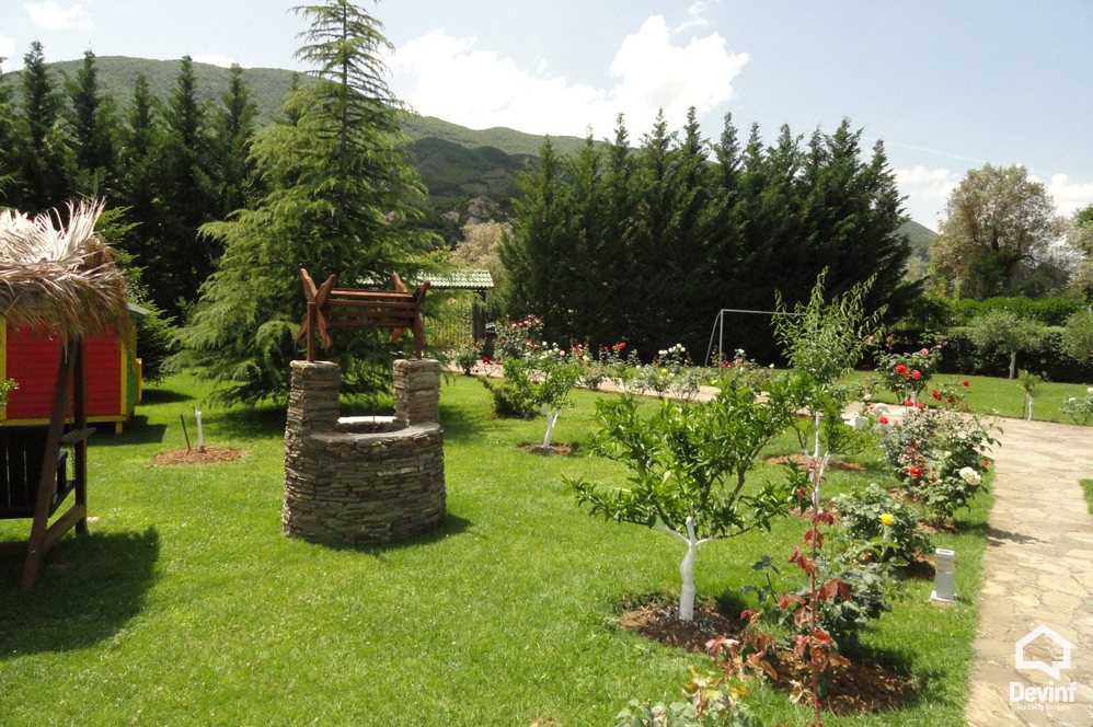 Tirane Shitje Vile Me shume se 4 dhoma Kjo vile rezidenciale ndodhet ne Rr. Elbasanit vile