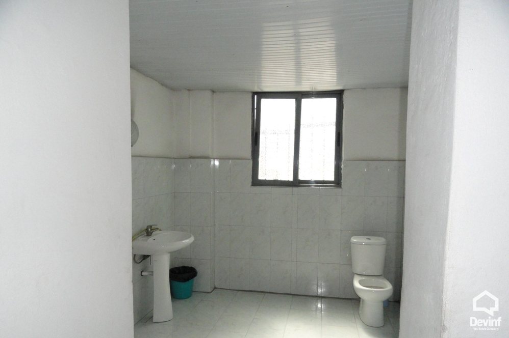 Tirane Qera Zyre  Rruga e Durresit zyre