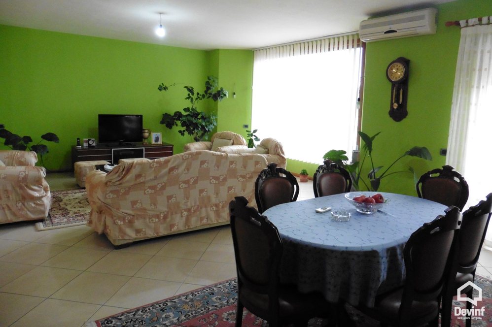 Tirane Shitje Vile Me shume se 4 dhoma Vila ndodhet prane Qendres Boterore Bektashiane, afer Rr. Ali Demi apartament