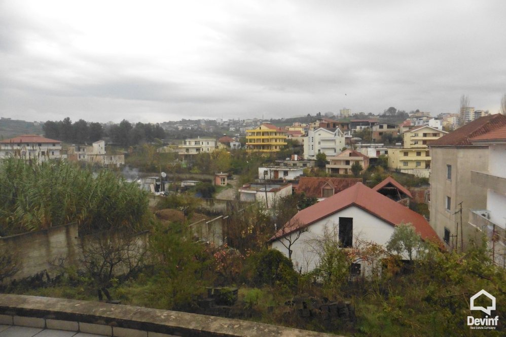 Tirane Shitje Vile Me shume se 4 dhoma Vila ndodhet prane Qendres Boterore Bektashiane, afer Rr. Ali Demi apartament