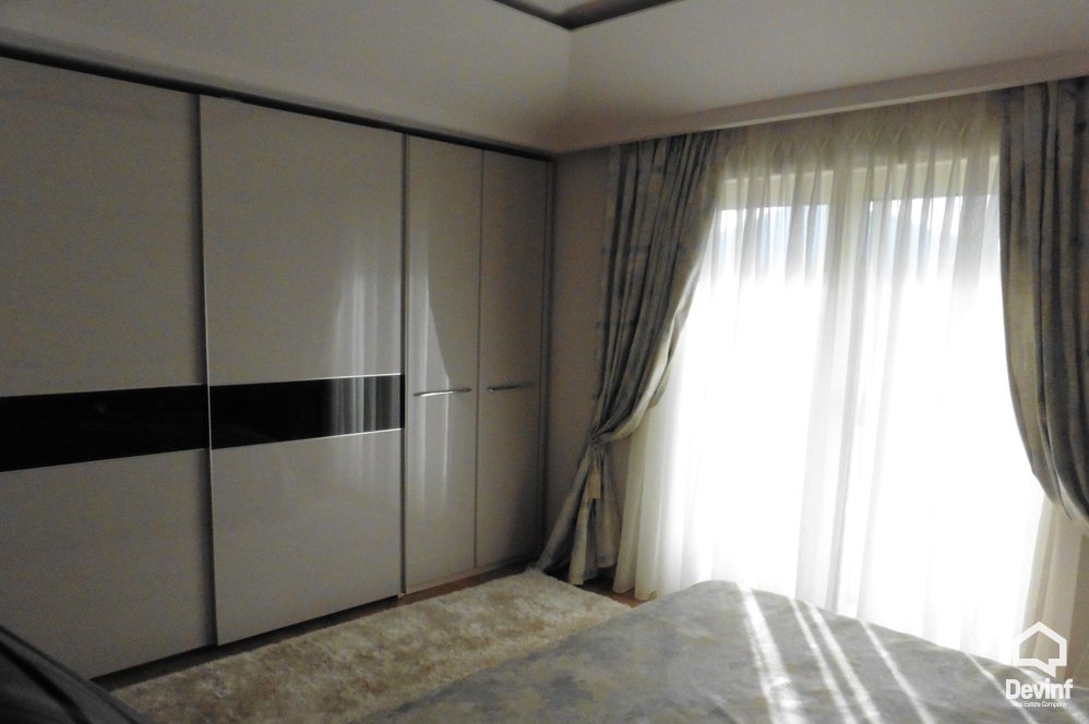 Tirane Qera Vile Me shume se 4 dhoma Vile ne zonen e Farkes kompleks rezidencial