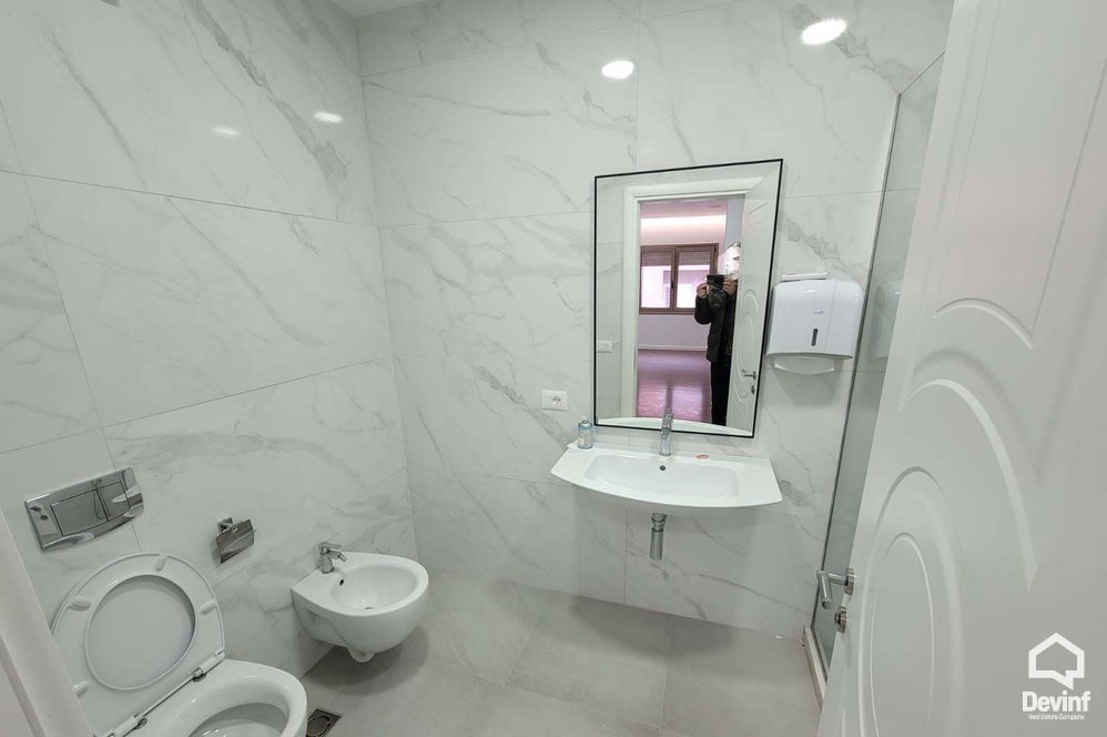 Tirane Qera Zyre  Zyre ne zonen e Radio Televizionit Shqiptar apartament zyre