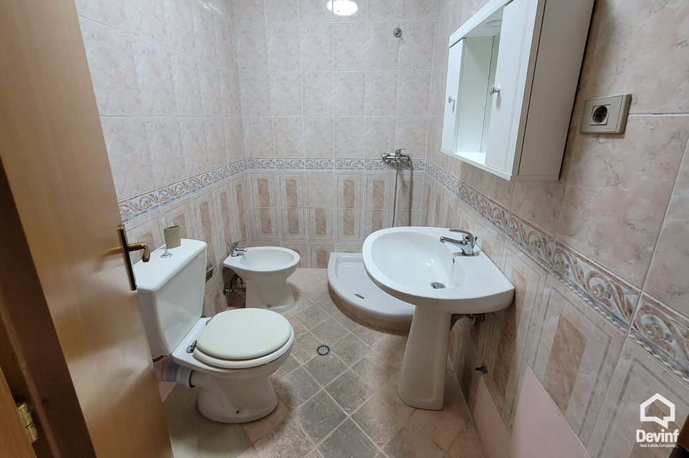 Tirane Qera Zyre 3+1+A Zyre ne zonen e Bllokut apartament zyre