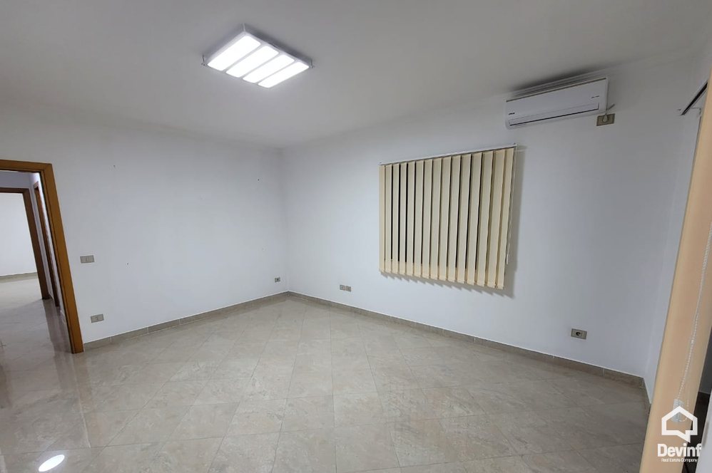 Tirane Qera Zyre 3+1+A Zyre ne zonen e Bllokut apartament zyre