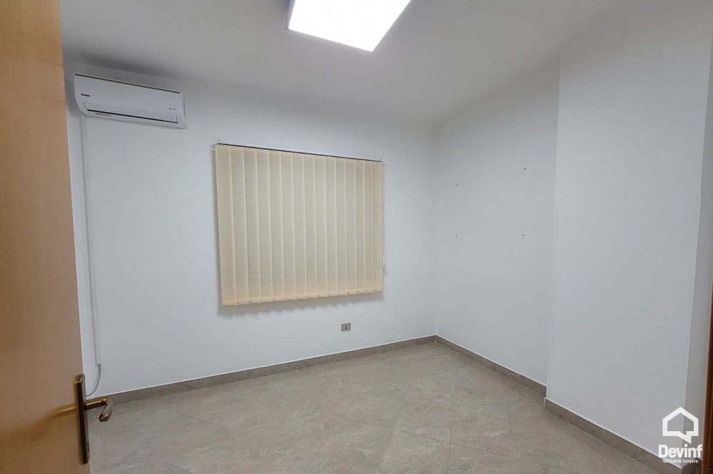 Tirane Qera Zyre 3+1+A Zyre ne zonen e Bllokut apartament zyre