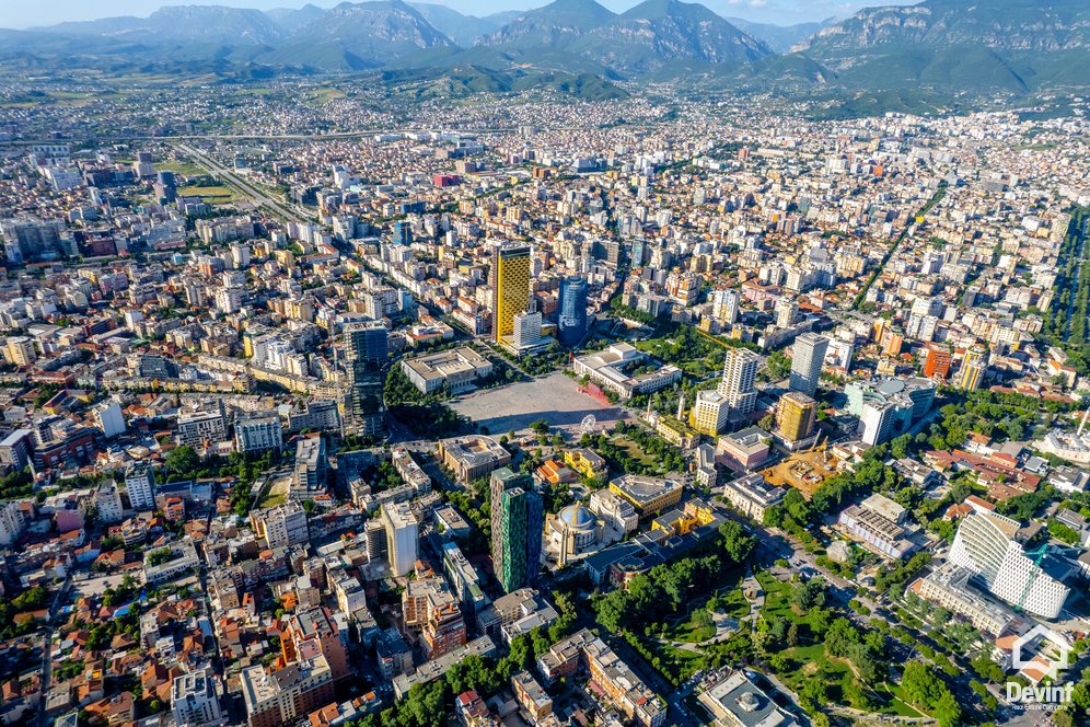 Tirane Shitje Zyre  Bulevardi Zhan D Ark, prane Gjykates se Apelit zyre qender biznesi qender estetike Booking/AirBnB klinike dentare studio ligjore show room palester