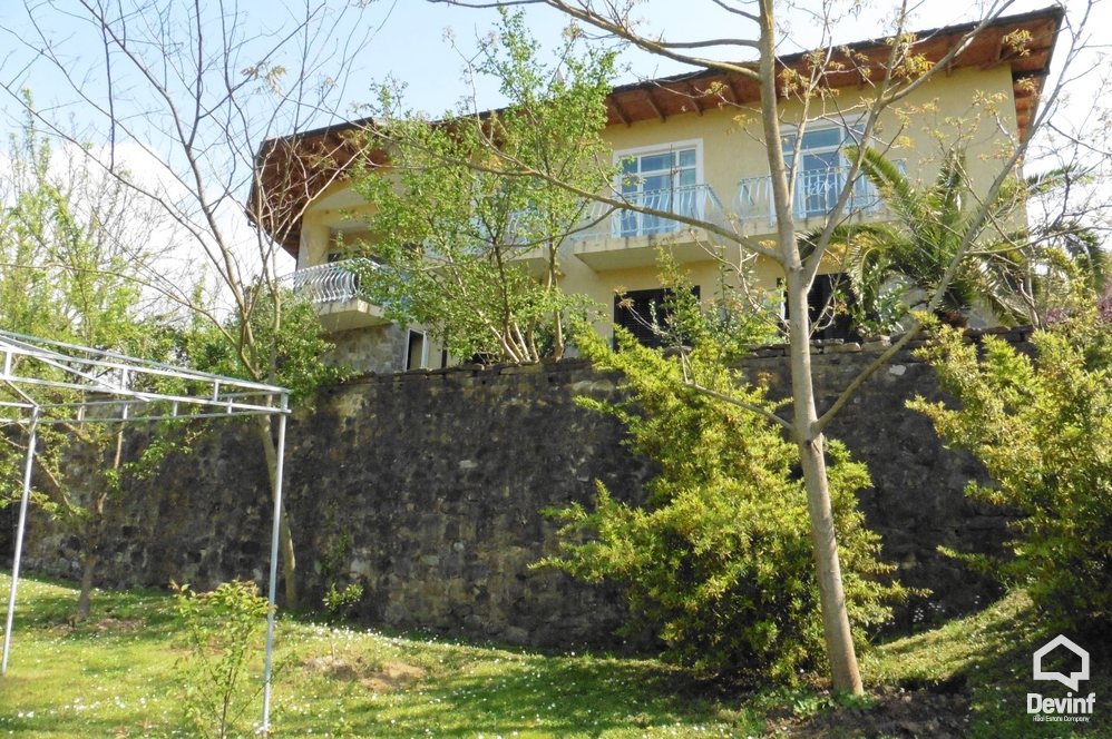 Tirane For Rent Villa Me shume se 4 dhoma The villa is located close to Petrela 