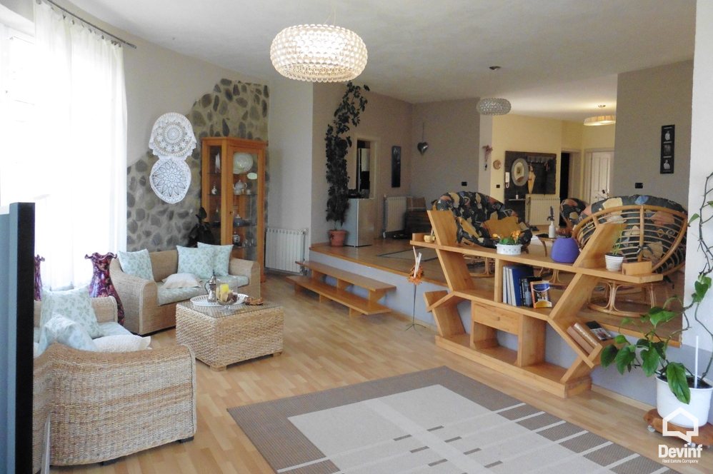 Tirane For Rent Villa Me shume se 4 dhoma The villa is located close to Petrela 