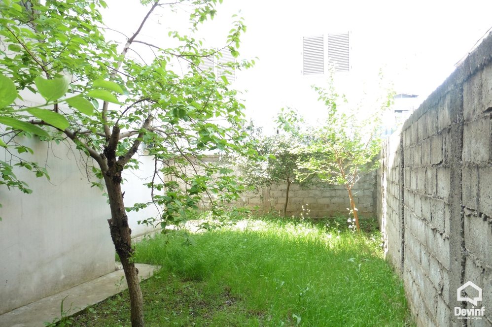 Tirane Qera Vile Me shume se 4 dhoma Vile ne zonen e ish Parkut te Autobusave toke industriale
