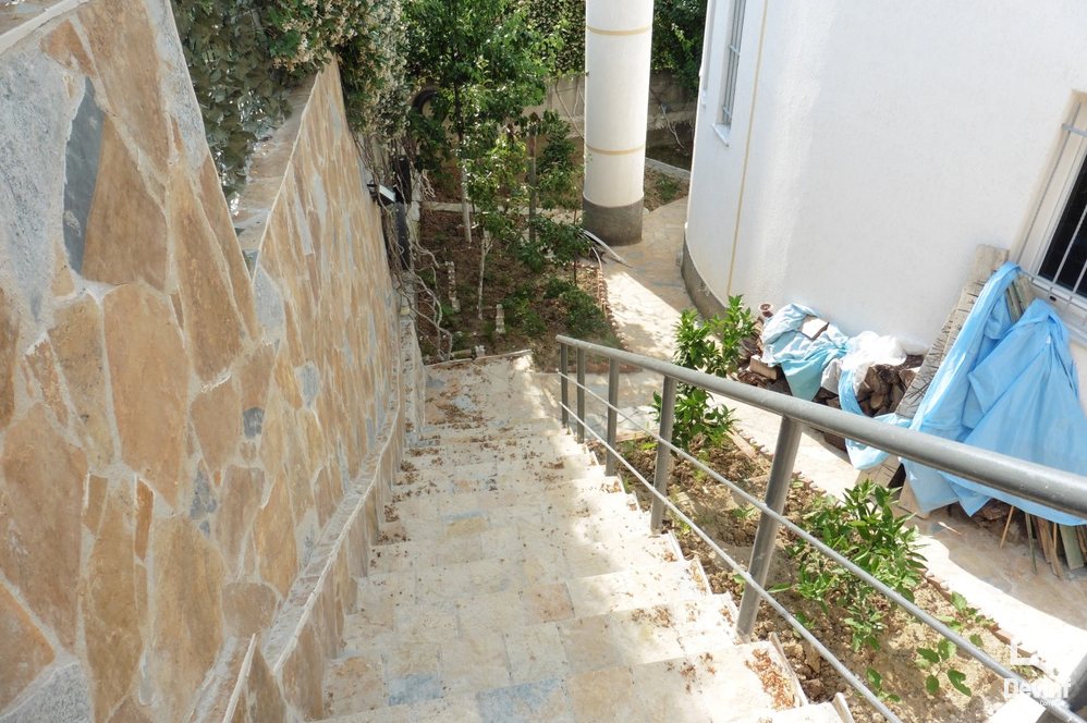 Tirane Qera Vile Me shume se 4 dhoma Vile ne zonen e Kodrave te Liqenit te Tiranes apartament