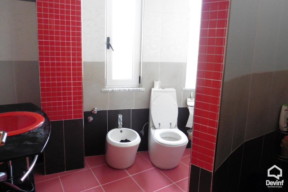 Tirane Qera Vile Me shume se 4 dhoma Vile ne zonen e Kodrave te Liqenit te Tiranes apartament