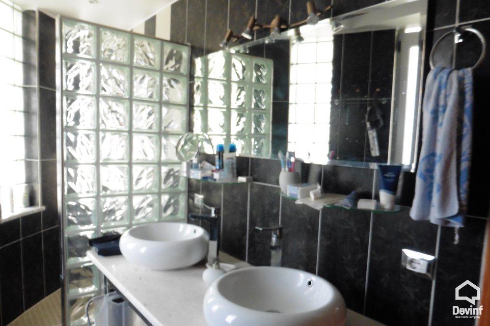 Tirane Qera Vile Me shume se 4 dhoma Vile ne zonen e Kodrave te Liqenit te Tiranes apartament