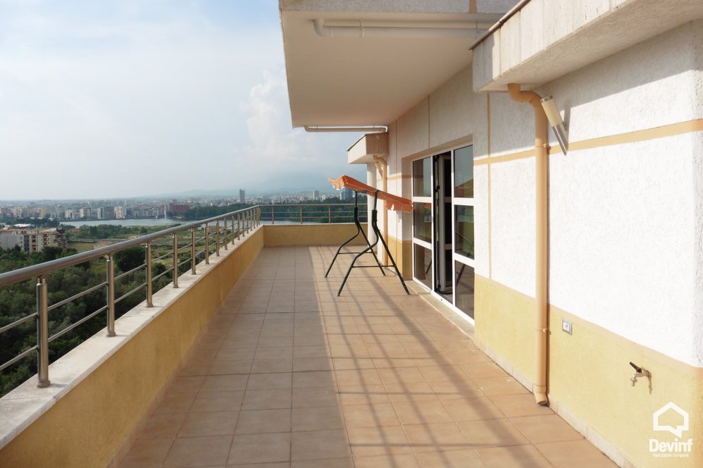 Tirane Qera Vile Me shume se 4 dhoma Vile ne zonen e Kodrave te Liqenit te Tiranes apartament