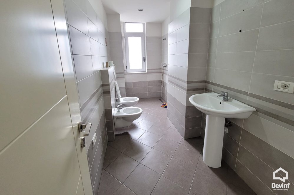 Tirane Qera Zyre 2+1+A Zyre ne qender te Tiranes apartament qender biznesi ndertese multifunksionale