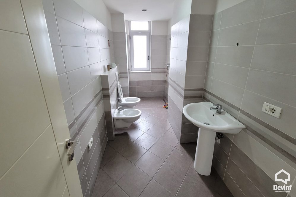 Tirane Qera Zyre 2+1+A Zyre ne qender te Tiranes apartament qender biznesi ndertese multifunksionale